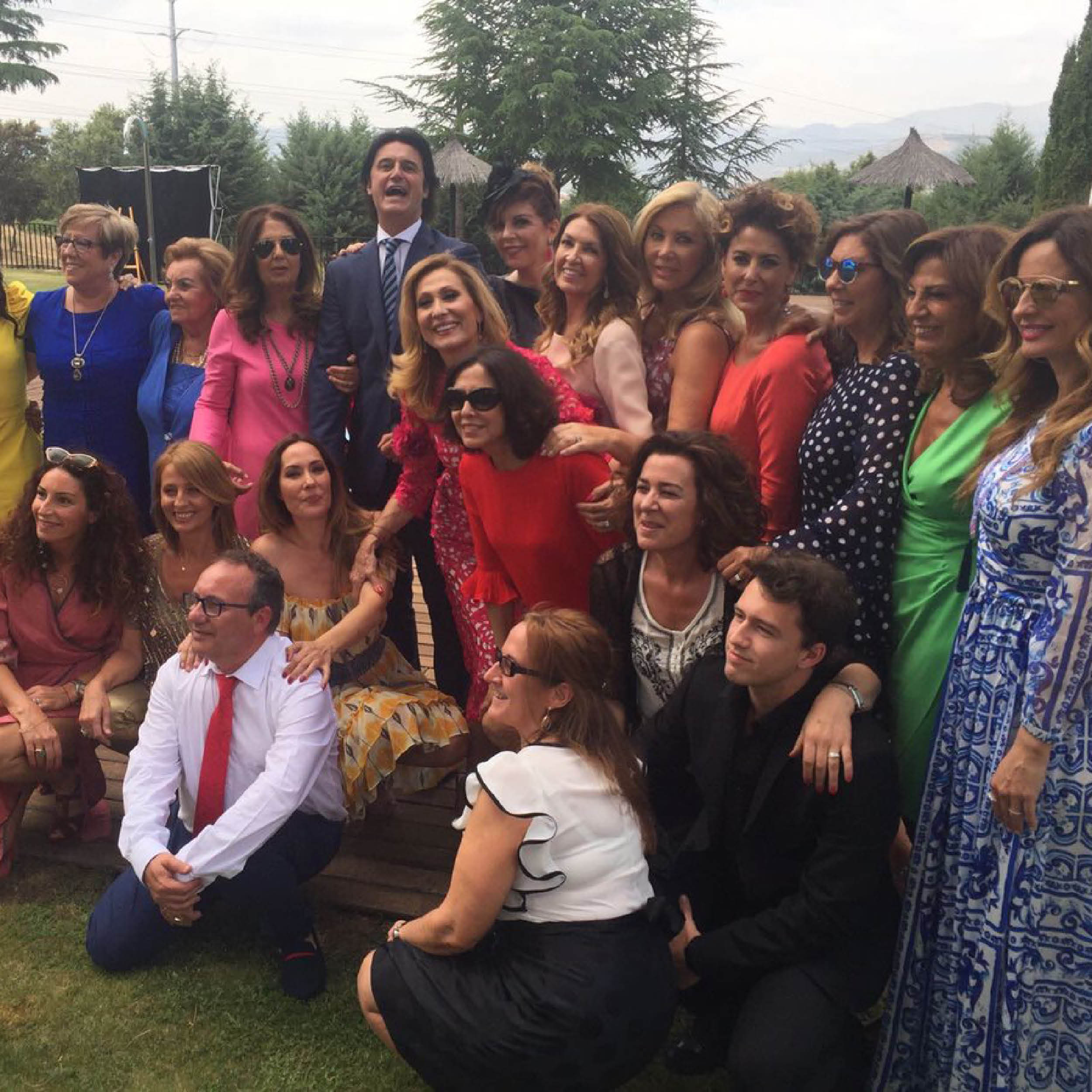 Numerosos famosos disfrutan de una comunión organizada por 'Bendita Locura Madrid'