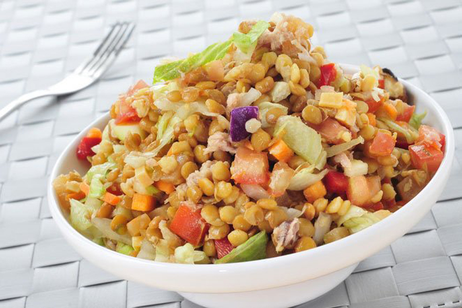Ensalada de frutos secos, cuscús y garbanzos